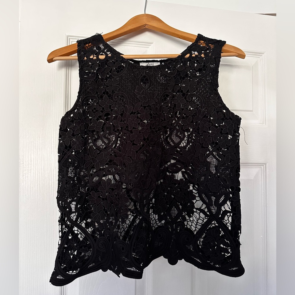 Acemi lace size small used in good condition